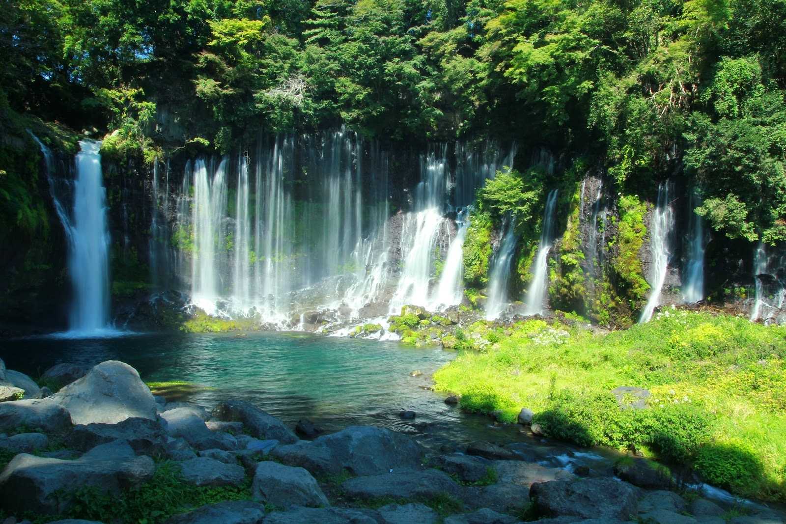 白糸の滝の写真
